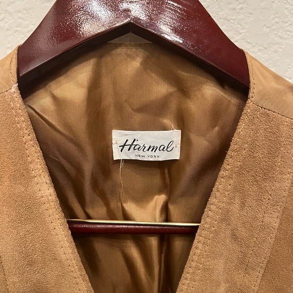 SOLD Vintage camel leather suede vest - Picture 3 of 6